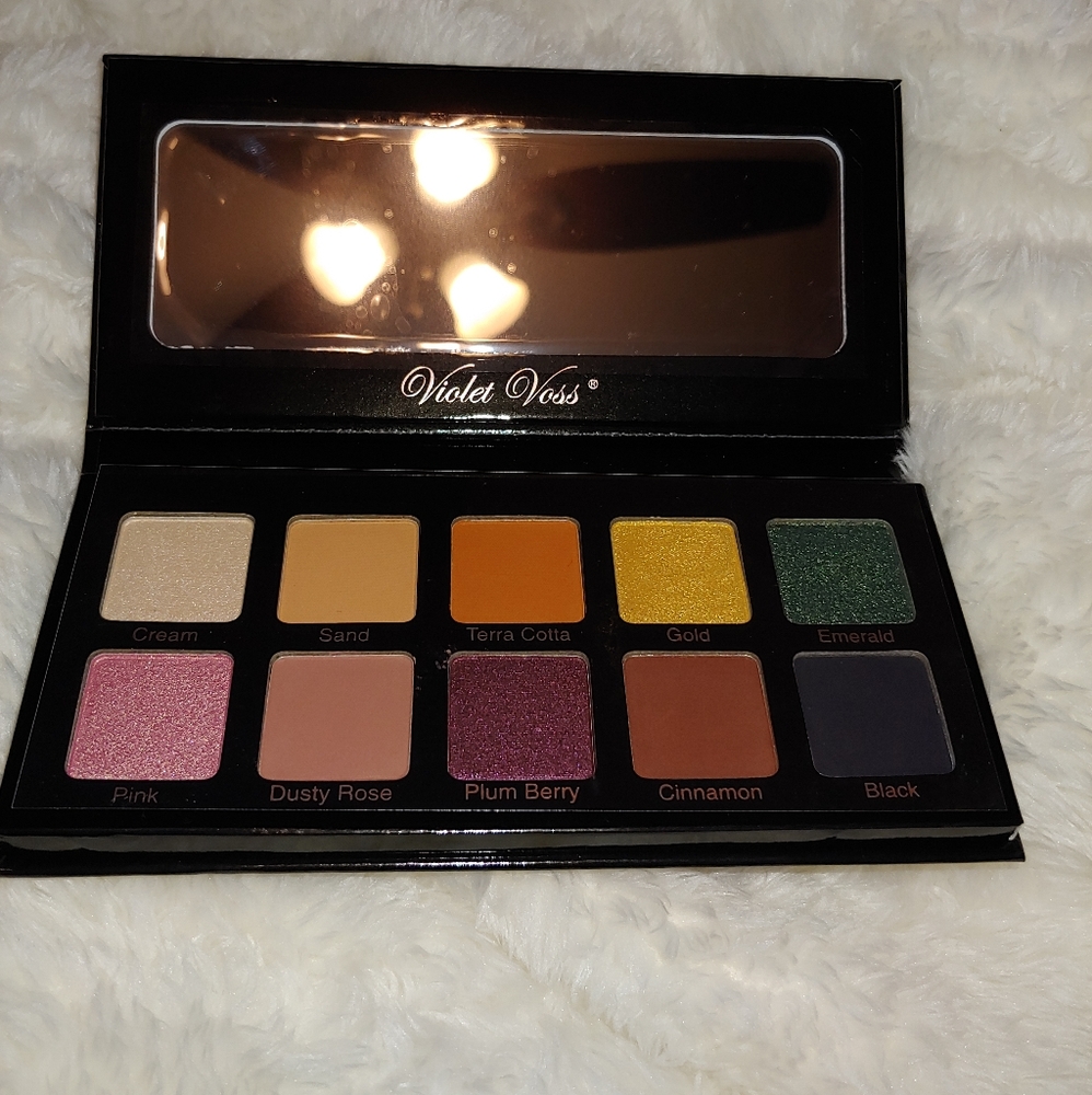 ✨Violet boss Essentials palette ✨ 3/30
